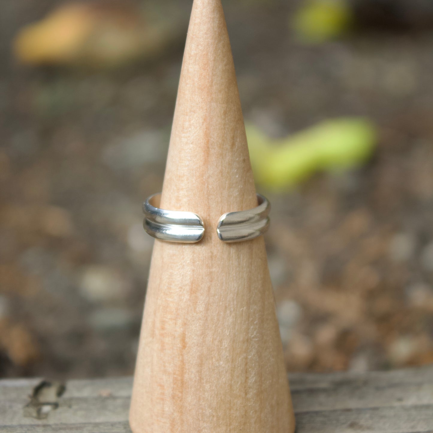 Adjustable evergreen ring