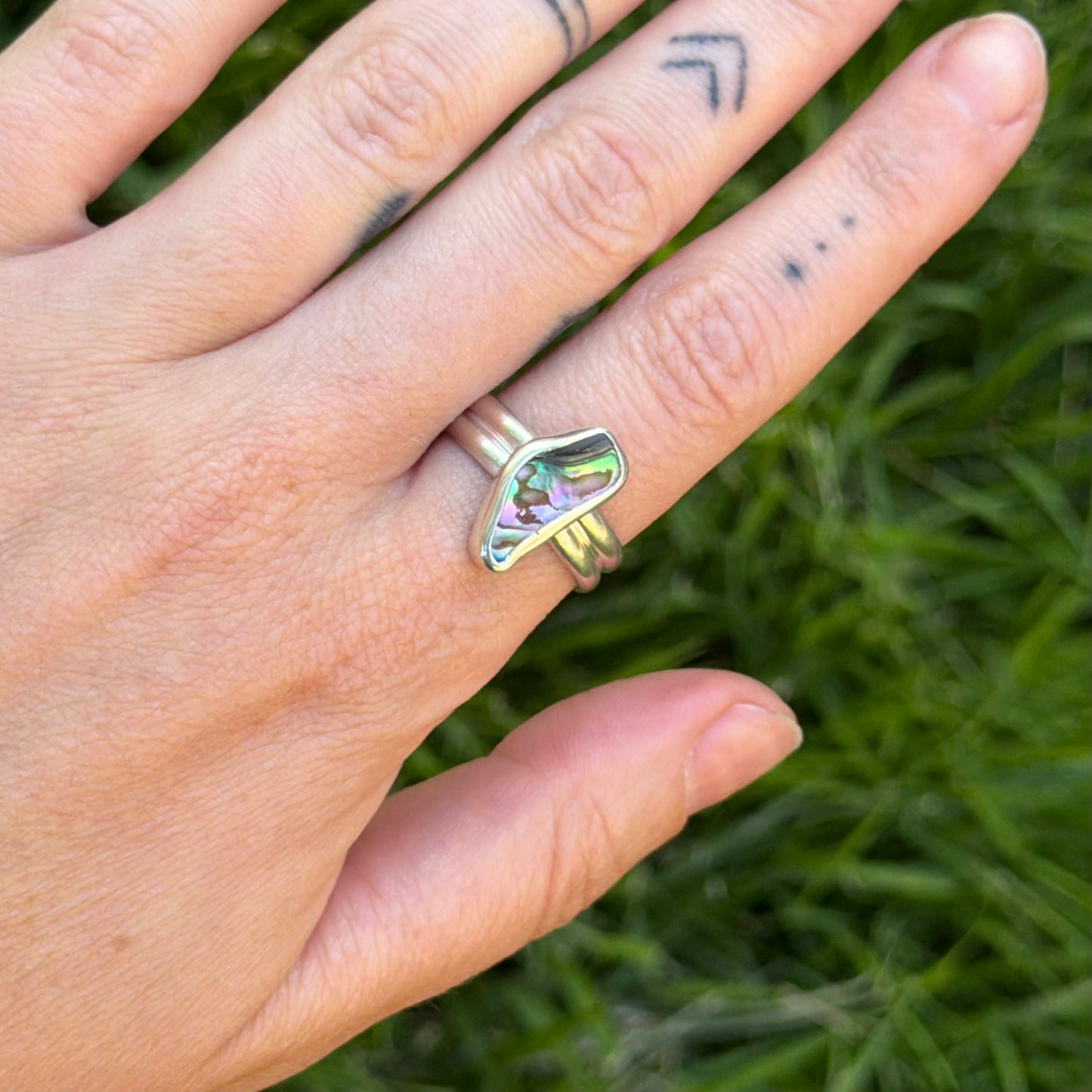 Adjustable abalone ring