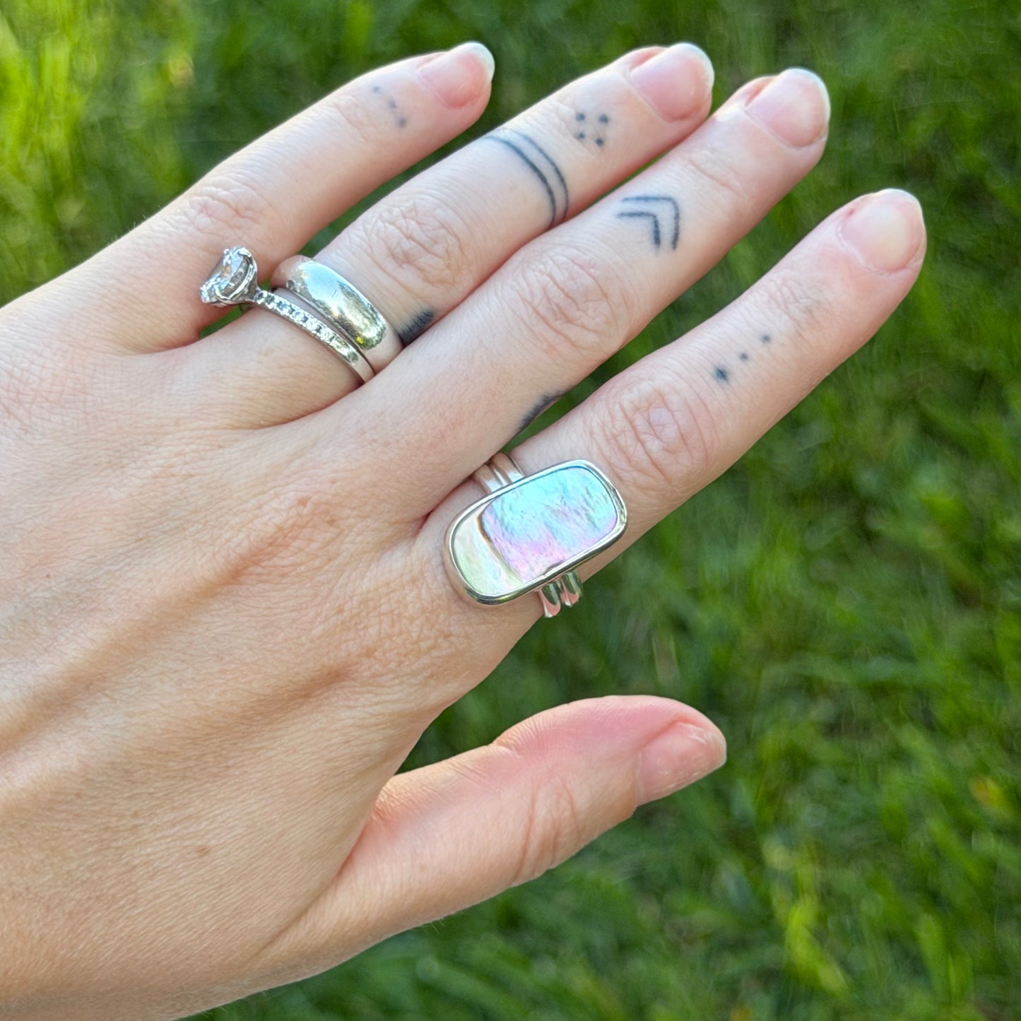 Adjustable abalone ring