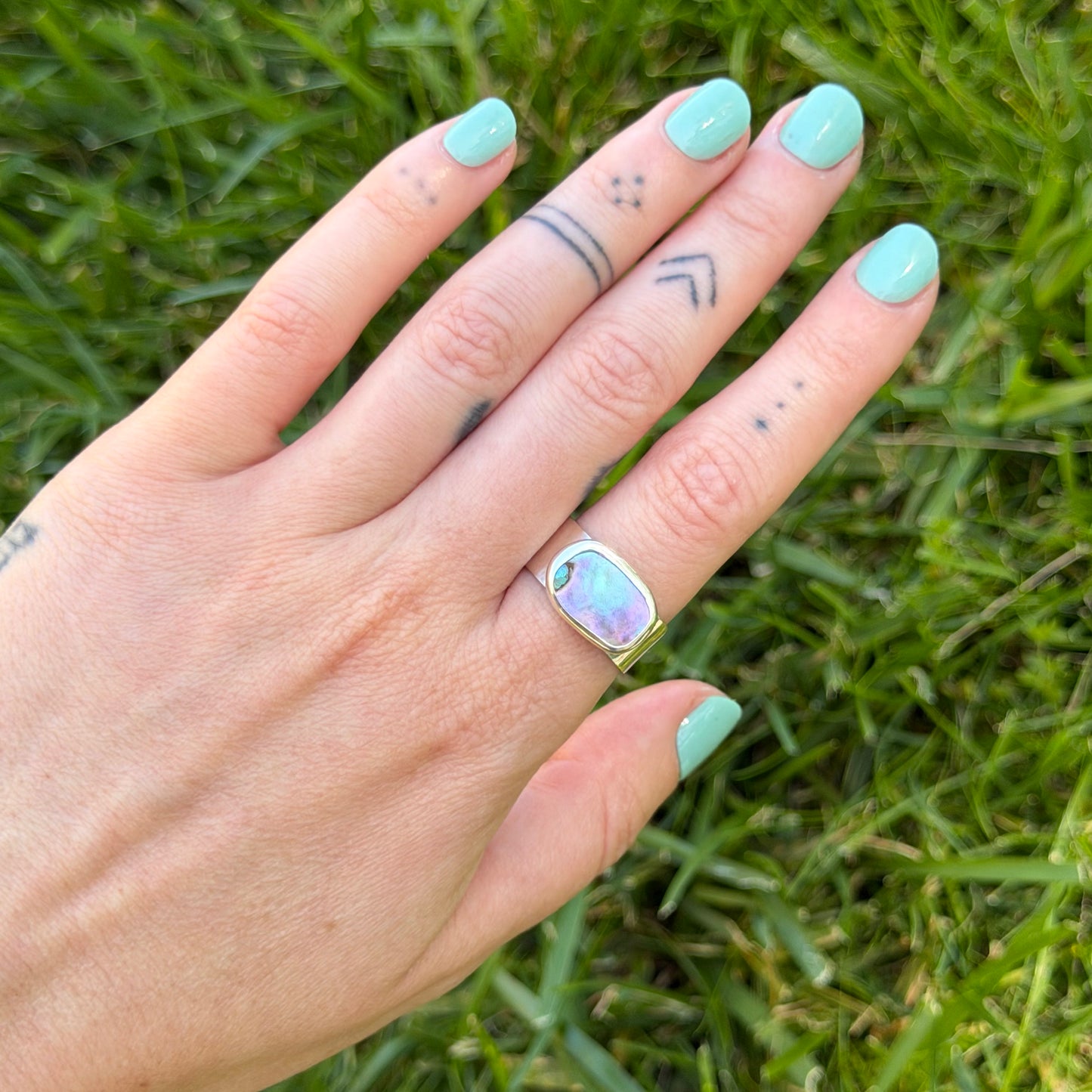 Adjustable abalone ring