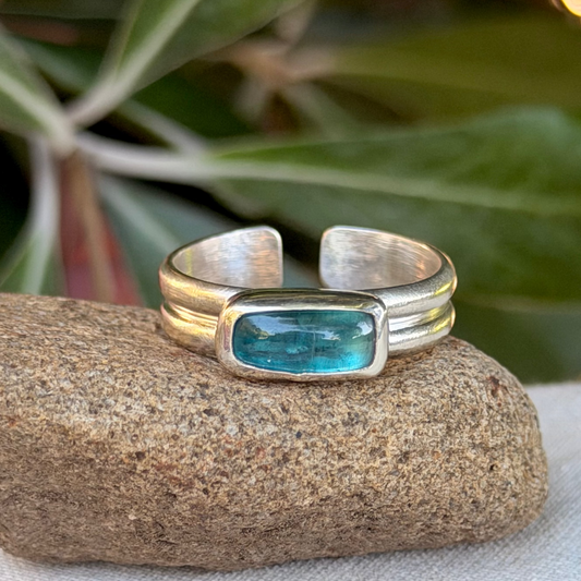 Adjustable blue kyanite ring