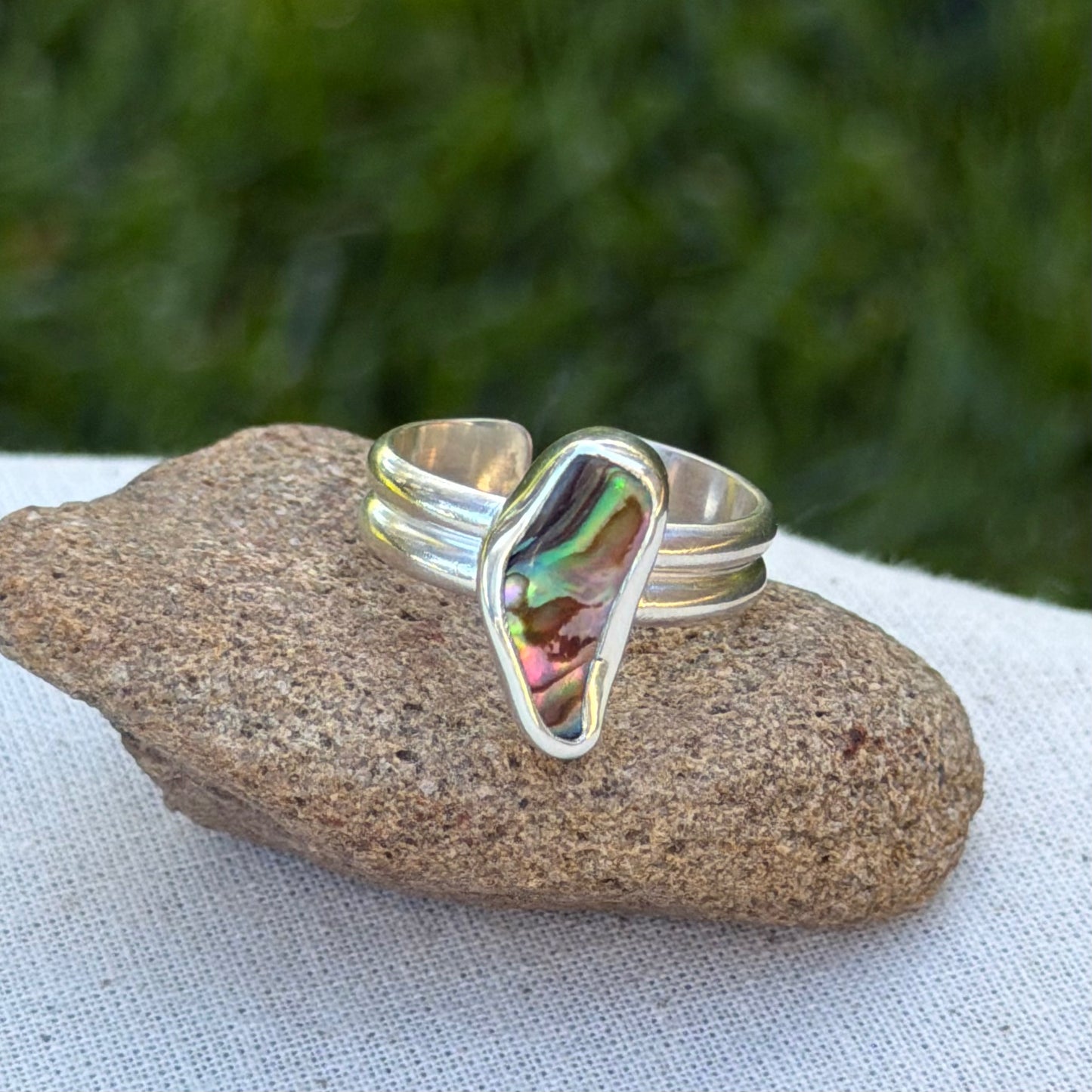 Adjustable abalone ring