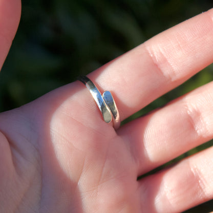 Adjustable pink pearl ring