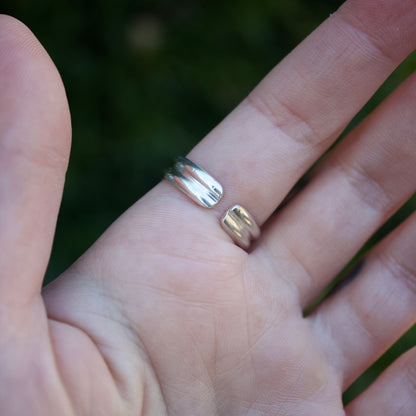 Adjustable freshwater pearl ring