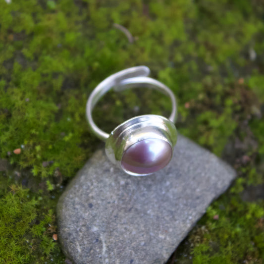 Adjustable pink pearl ring