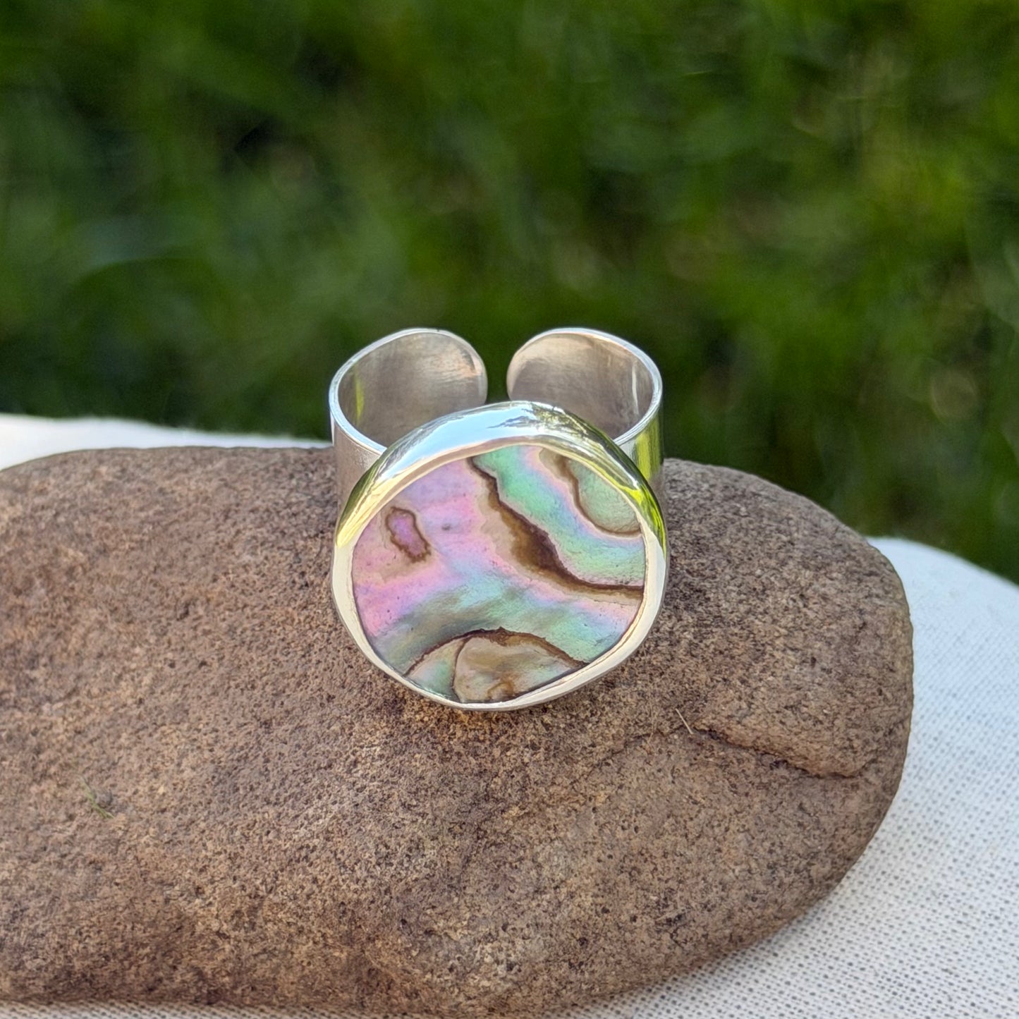Adjustable abalone ring