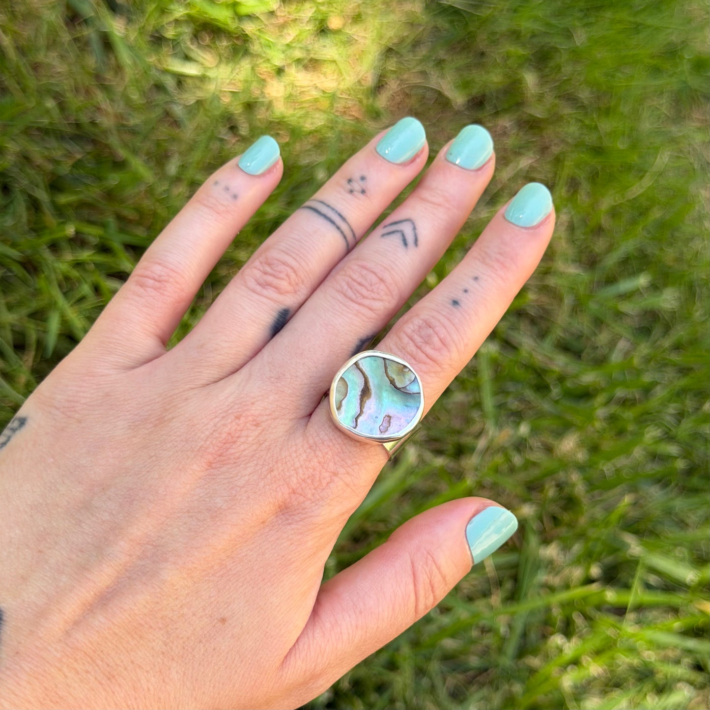 Adjustable abalone ring