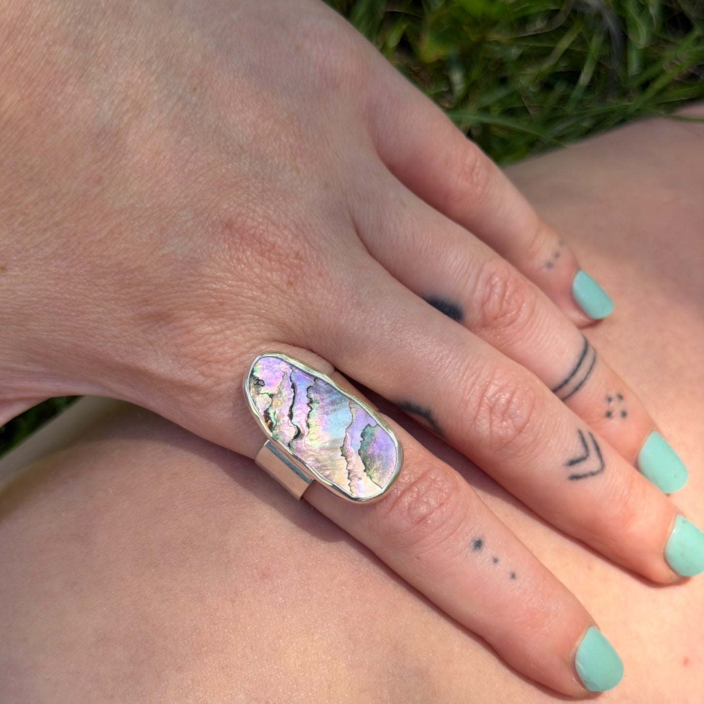 Adjustable abalone ring