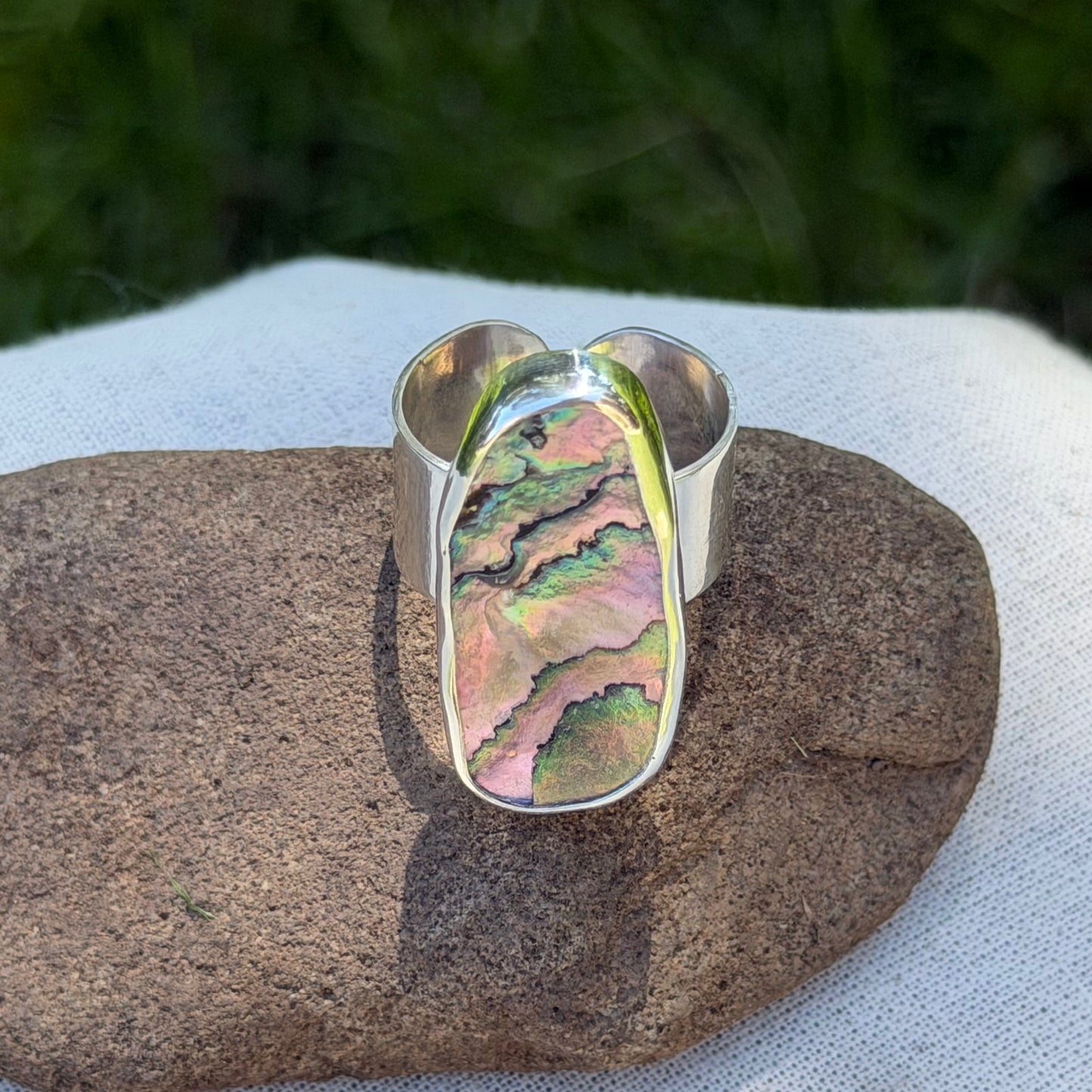 Adjustable abalone ring