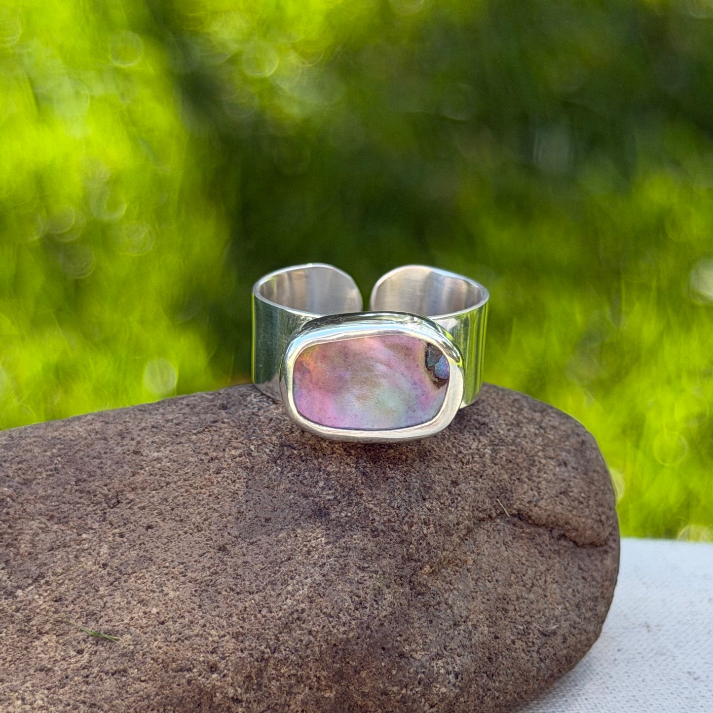 Adjustable abalone ring
