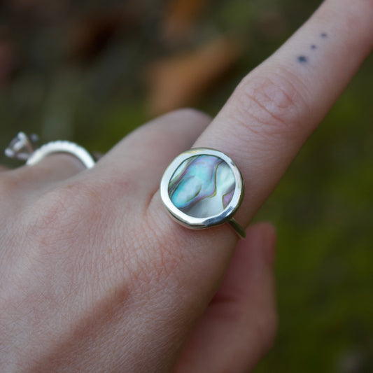 Abalone coin ring V size 8