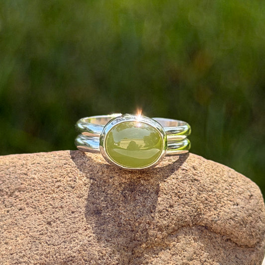 Adjustable prehnite ring