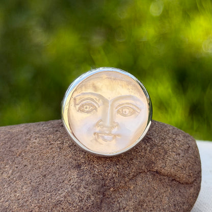 Adjustable moonface ring