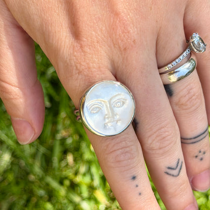 Adjustable moonface ring