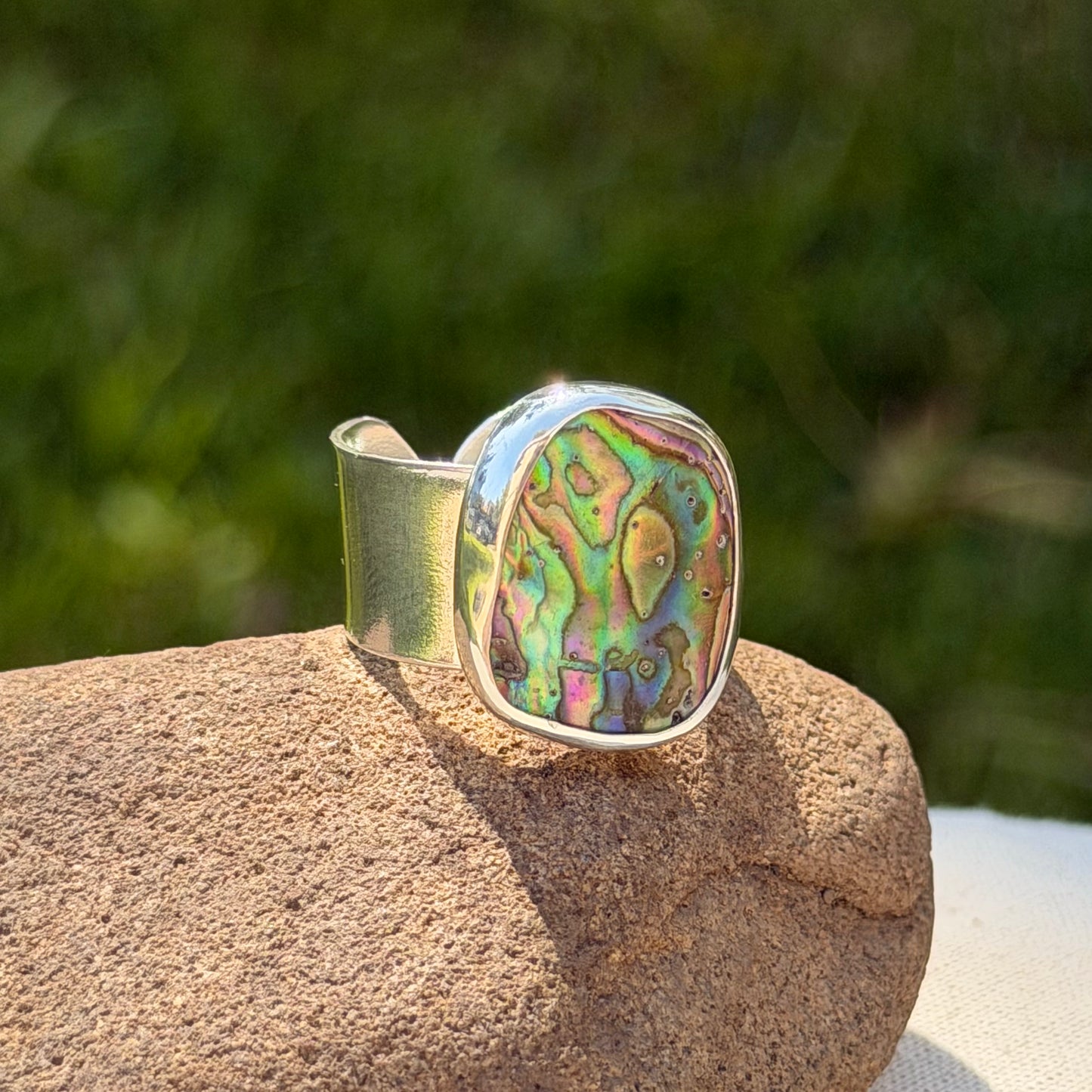 Adjustable abalone ring