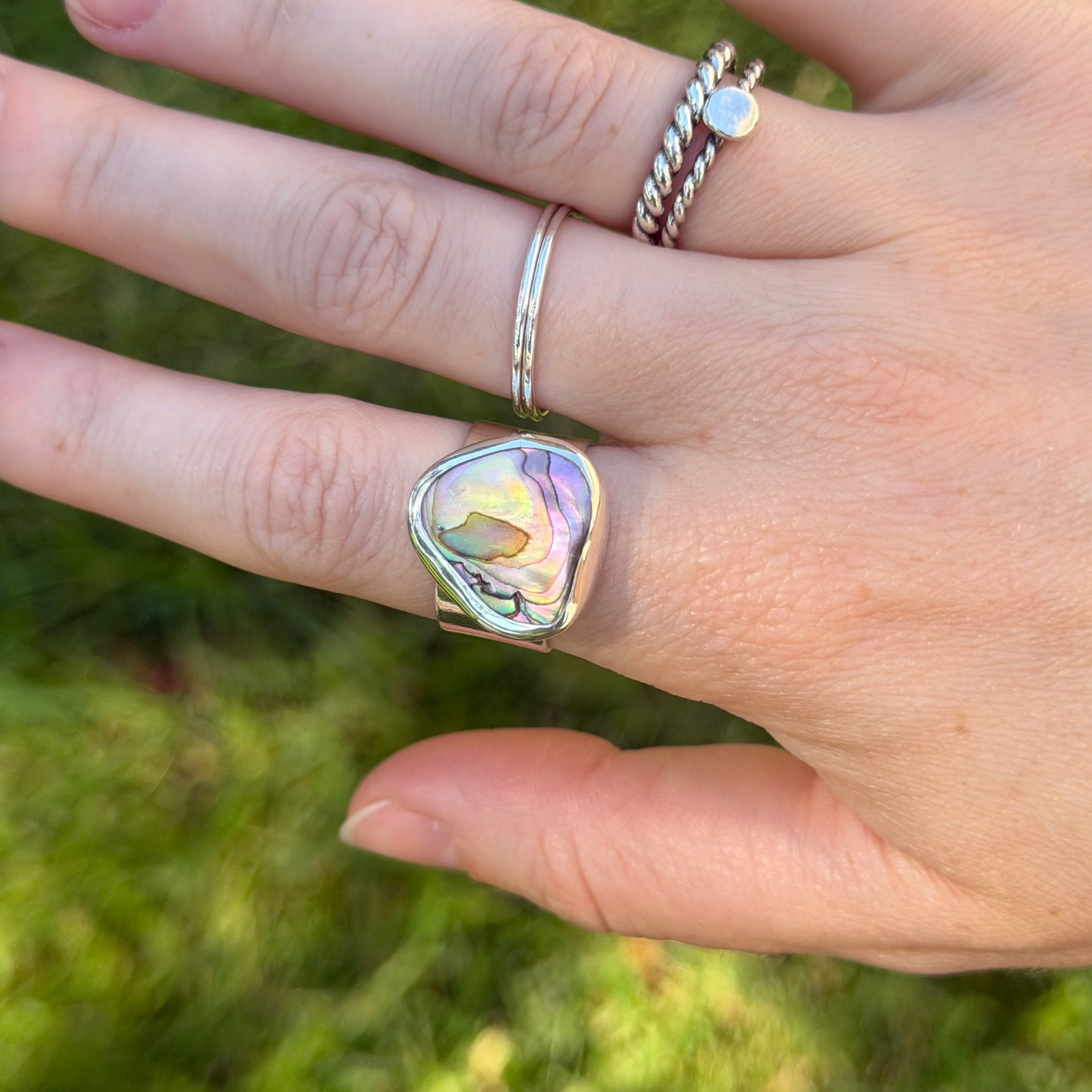 Adjustable abalone ring