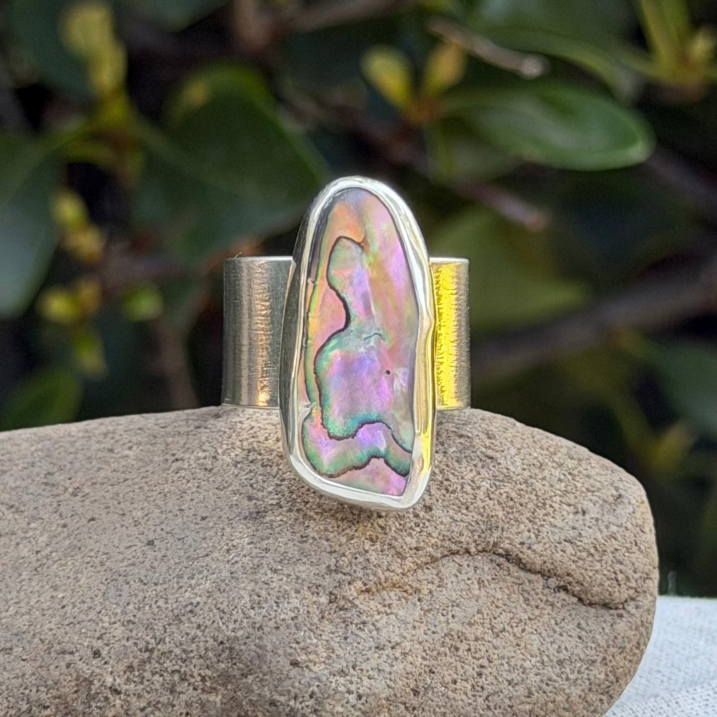 Adjustable abalone ring