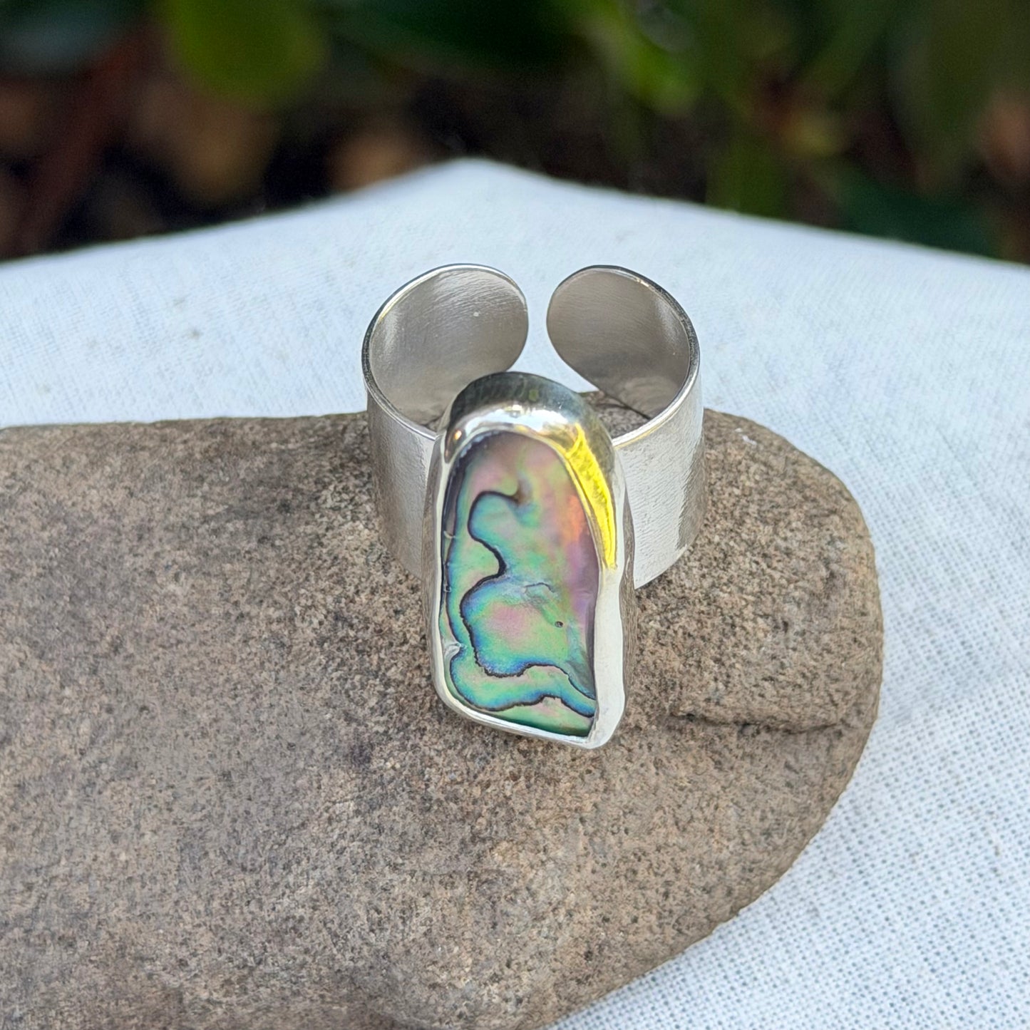 Adjustable abalone ring