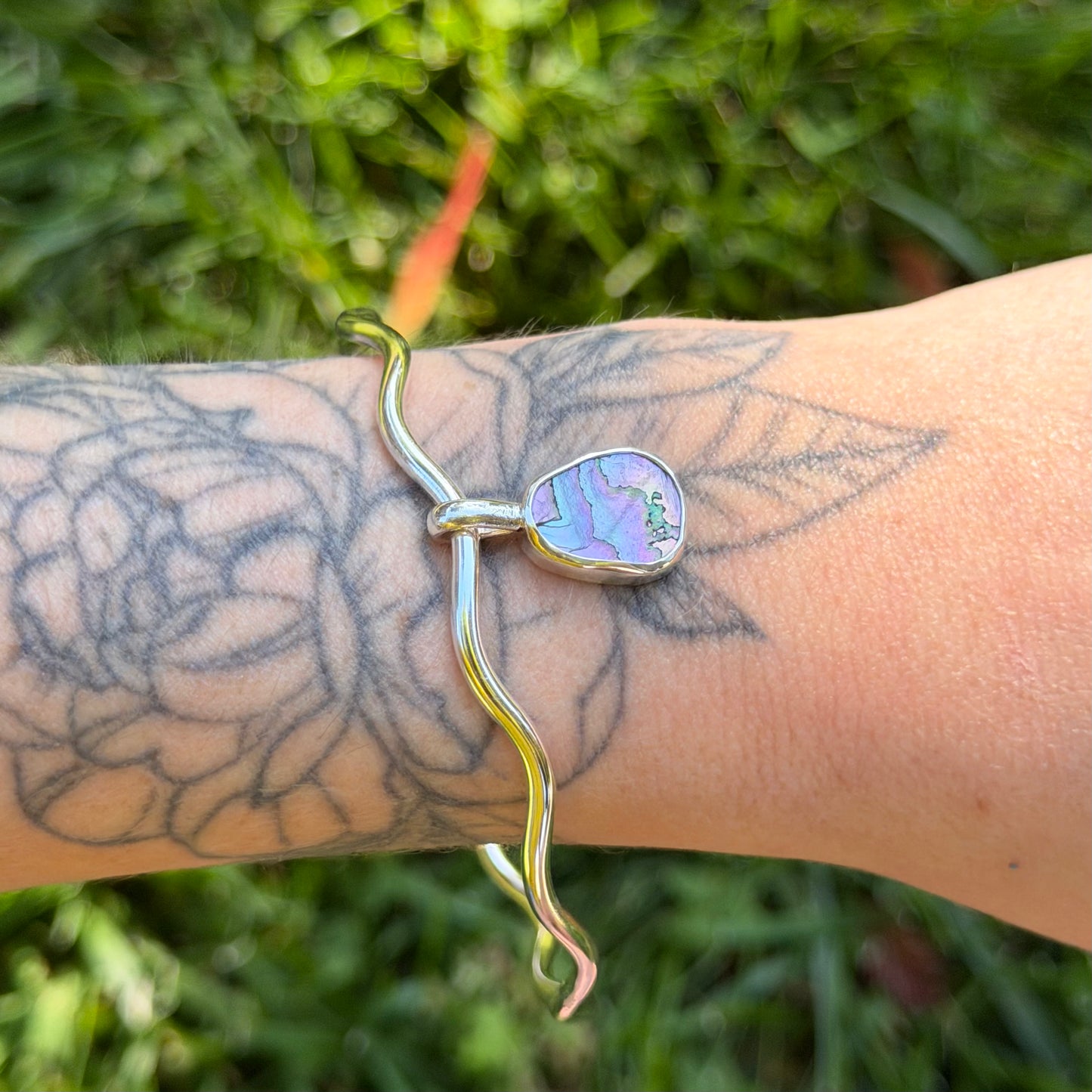 Wavy abalone bangle size M/L