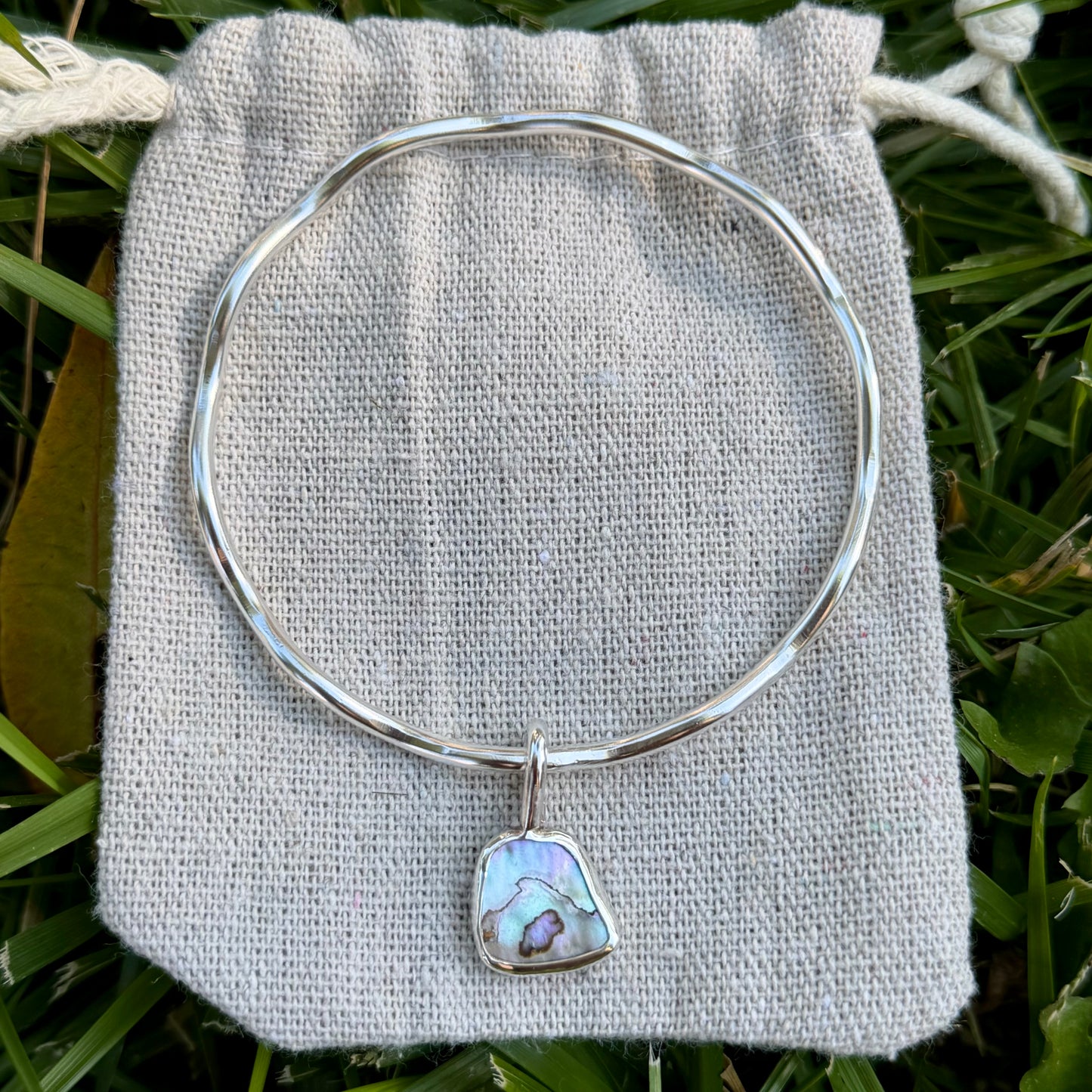 Wavy abalone bangle size S/M