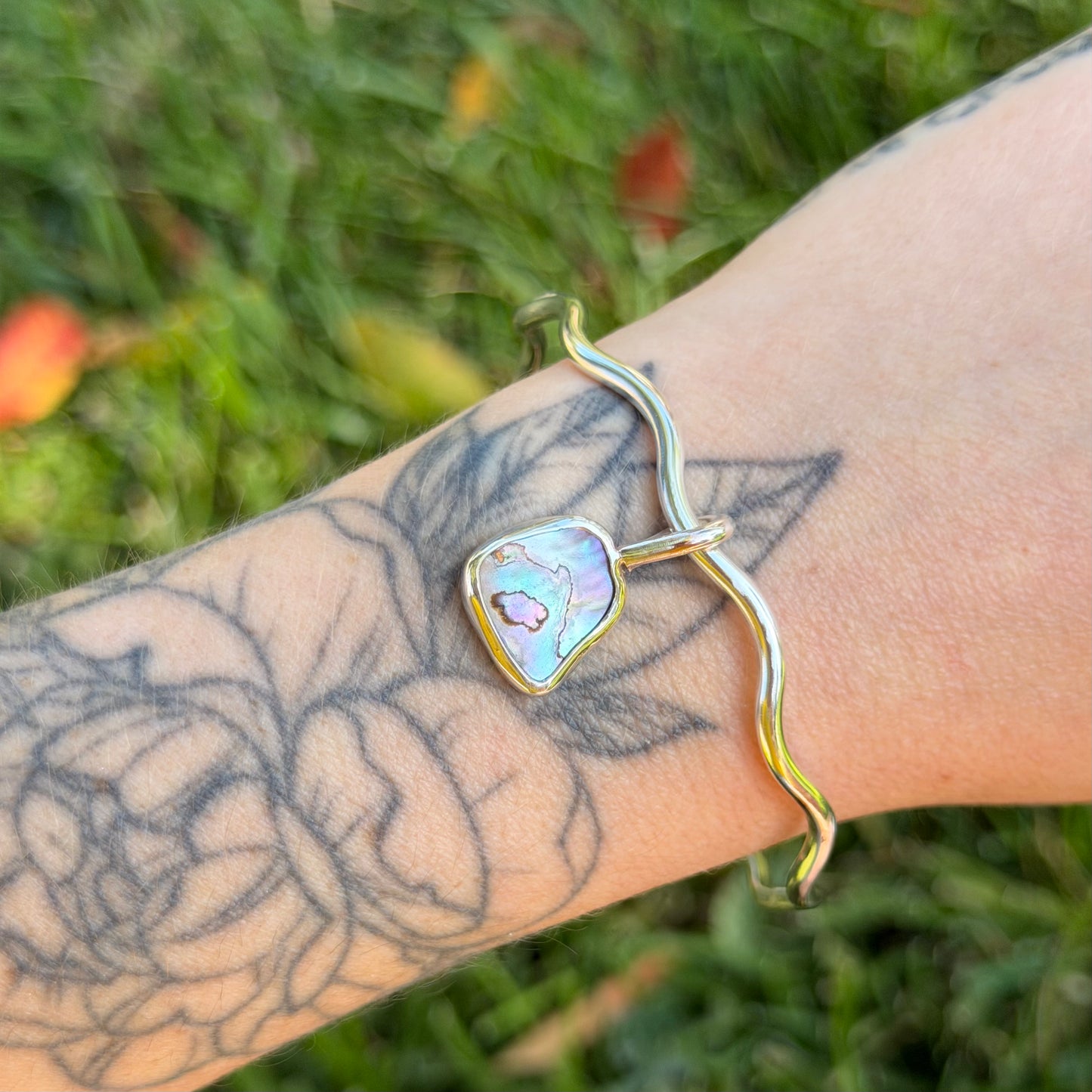 Wavy abalone bangle size S/M