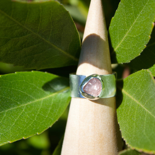 Raw rose quartz ring