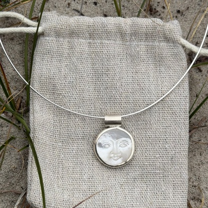 Moonface choker
