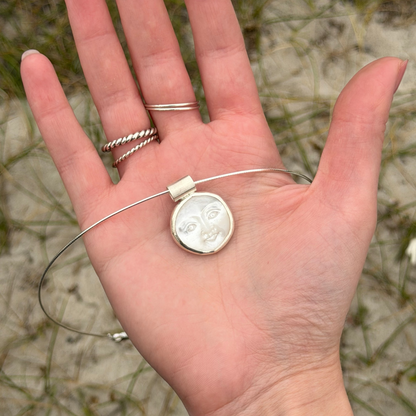 Moonface choker