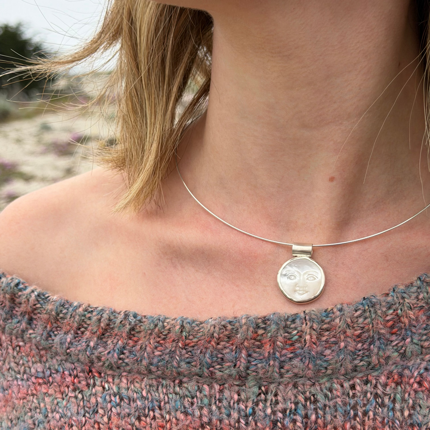 Moonface choker